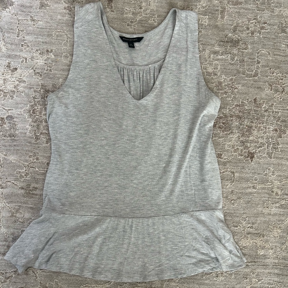 Banana Republic Women’s Med Peplum Tank Top Ruffle Hem Gray Sleeveless Boho Chic